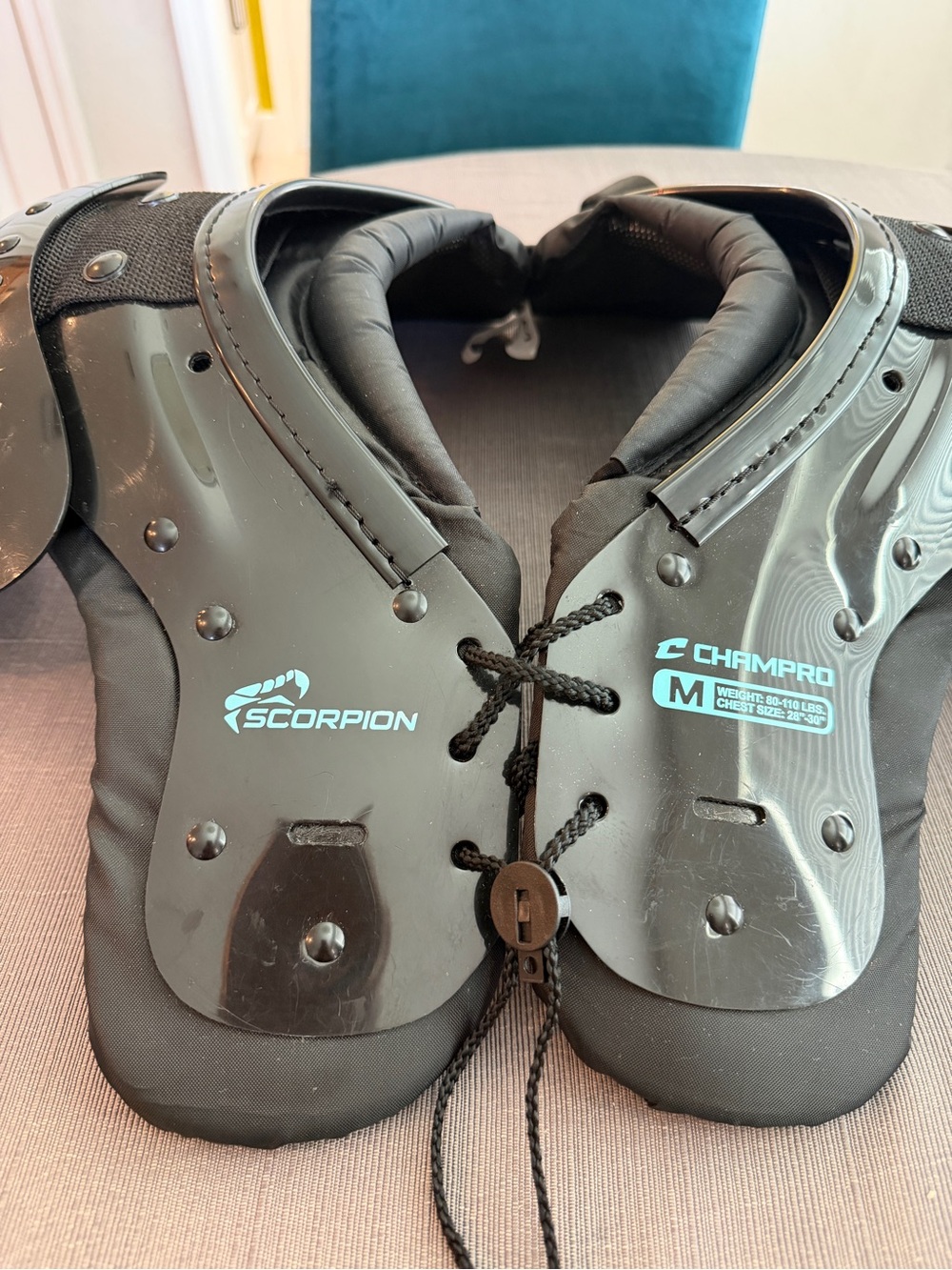 👉🏼EXCELLENT CONDITION👈🏼 Champro Scorpion Youth Football Shoulder Pad Sz:M